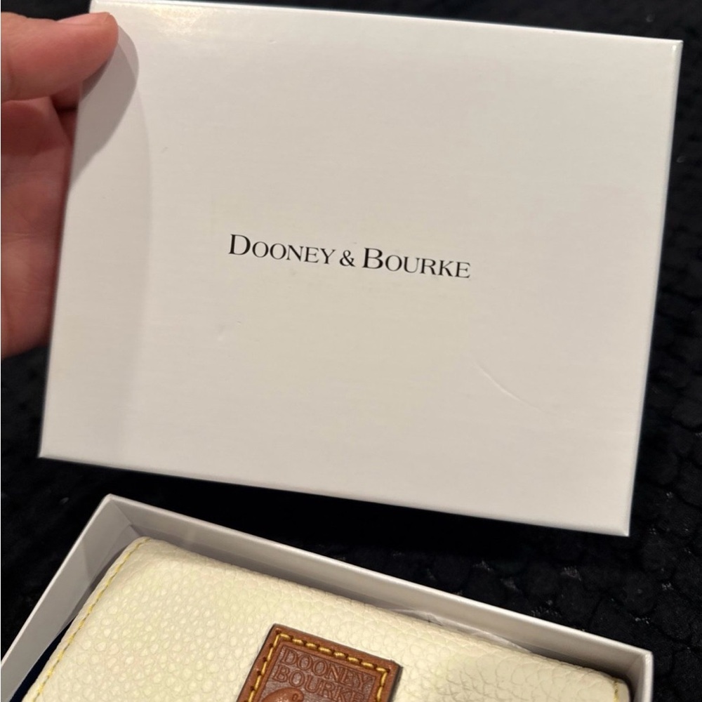 Dooney & Bourke Cream Leather Wallet Brand New - Picture 2 of 5